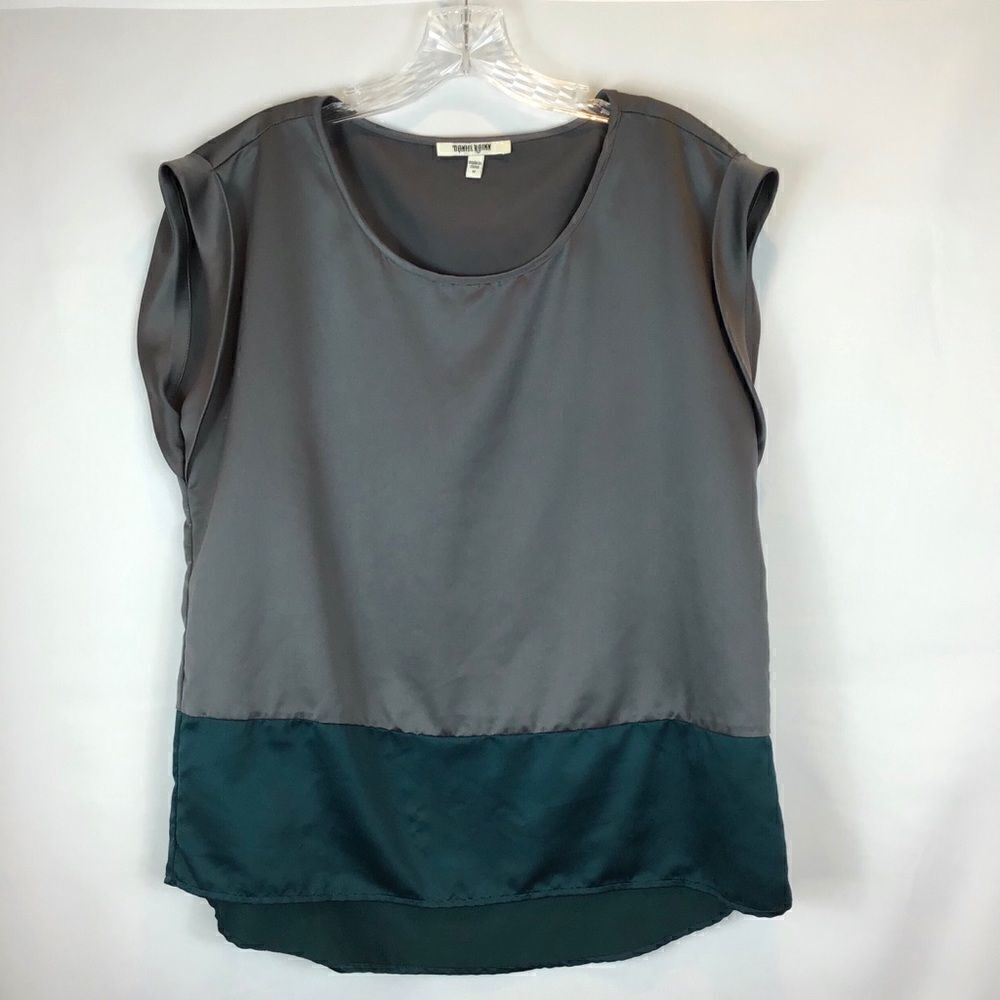 🌺3 FOR $20🌺 - Daniel Rainn Gray Green satin top Medium
